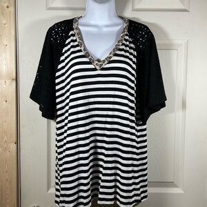 Chic Black and White Striped V-Neck Blouse‎
